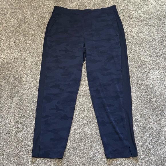 Athleta Pants - Athlete Brooklyn Mid-Rise Navy Blue Camo Ankle Pant Size 12 Stretch Waist